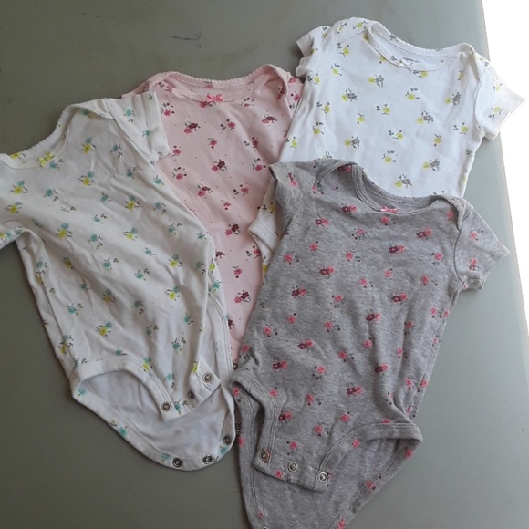 Bundle of onesies - Picture 2 of 4